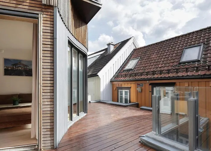 Stylish 2nd Floor Centre